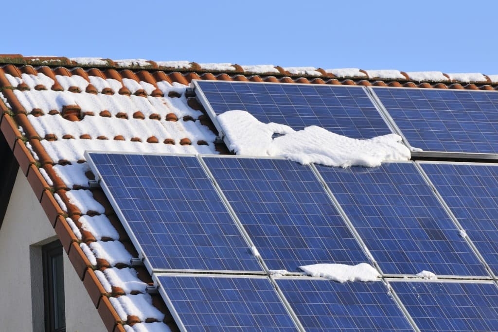 Depozit Solar: Panouri fotovoltaice pentru casa de vacanta (luni fara utilizare)